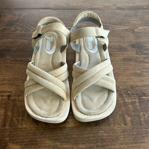 T-moro Women's Tan Wooden Wedge Ankle Strap Sandals Size 7